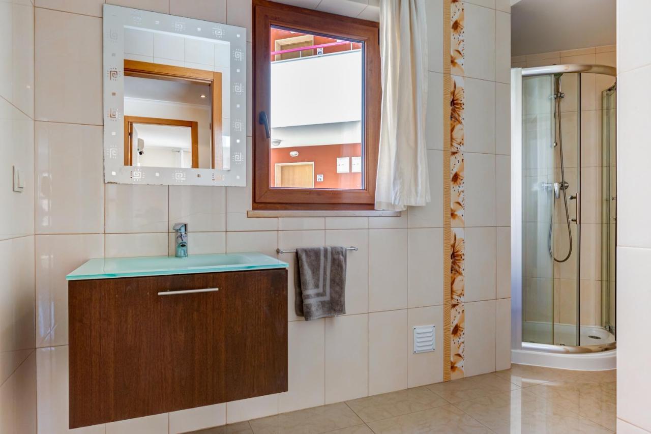 Two Bedroom Apartment With Rooftop Pool In Alvor Extérieur photo