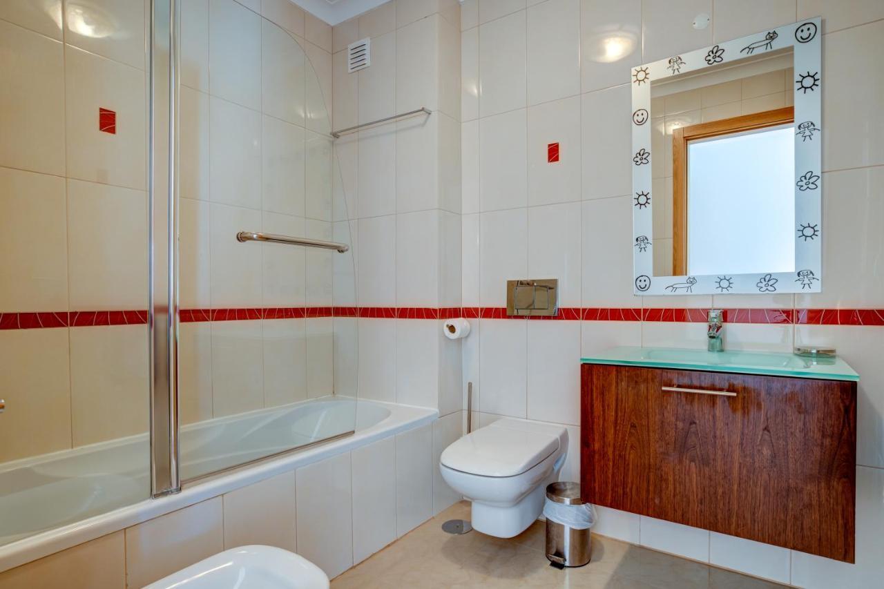 Two Bedroom Apartment With Rooftop Pool In Alvor Extérieur photo
