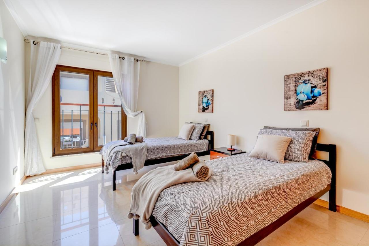 Two Bedroom Apartment With Rooftop Pool In Alvor Extérieur photo